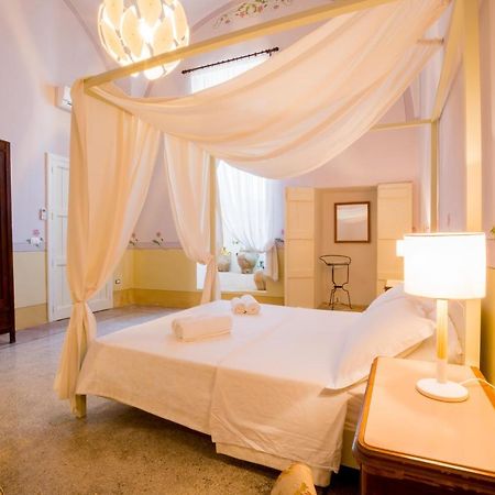 Palazzo Ashian Bed & Breakfast Acquarica del Capo Exterior photo