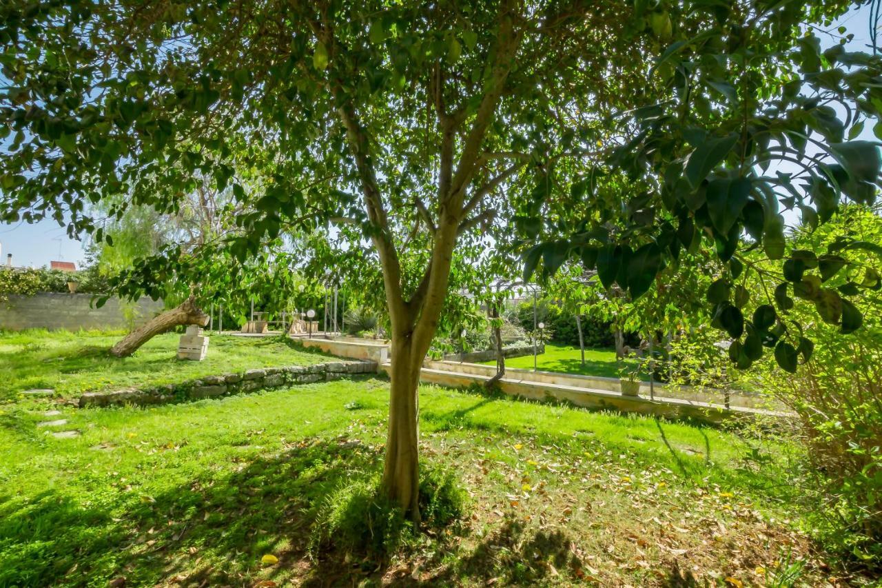 Palazzo Ashian Bed & Breakfast Acquarica del Capo Exterior photo