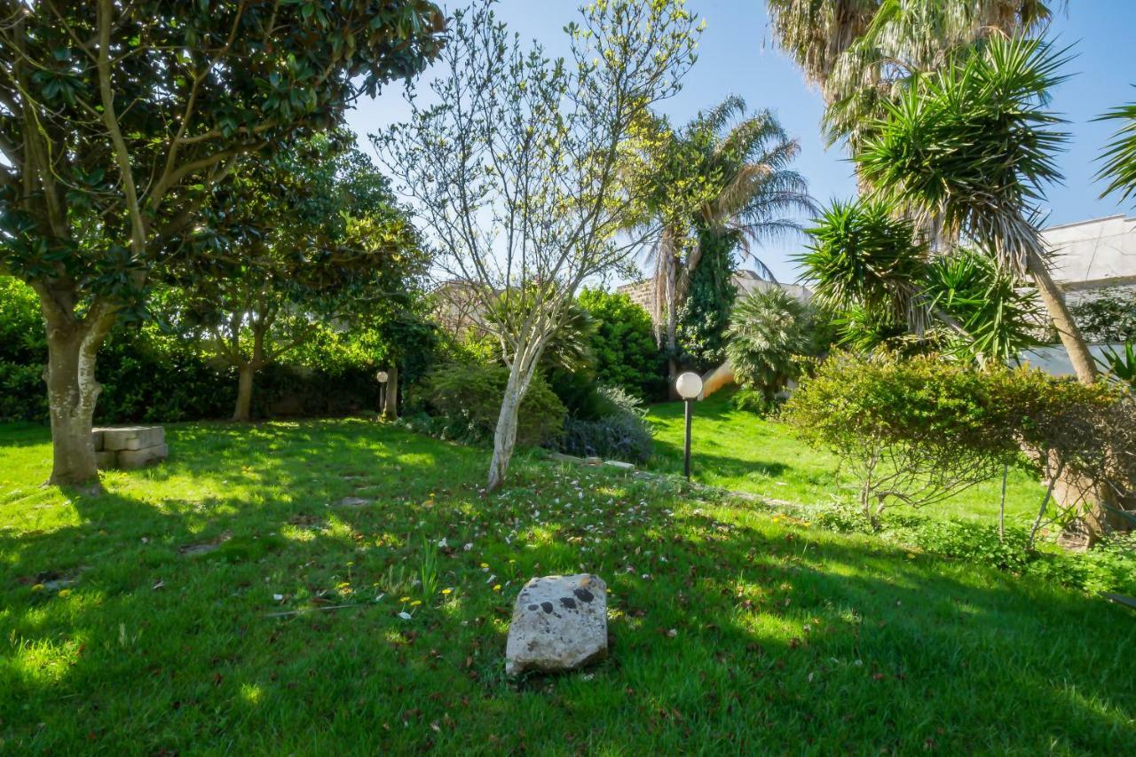 Palazzo Ashian Bed & Breakfast Acquarica del Capo Exterior photo