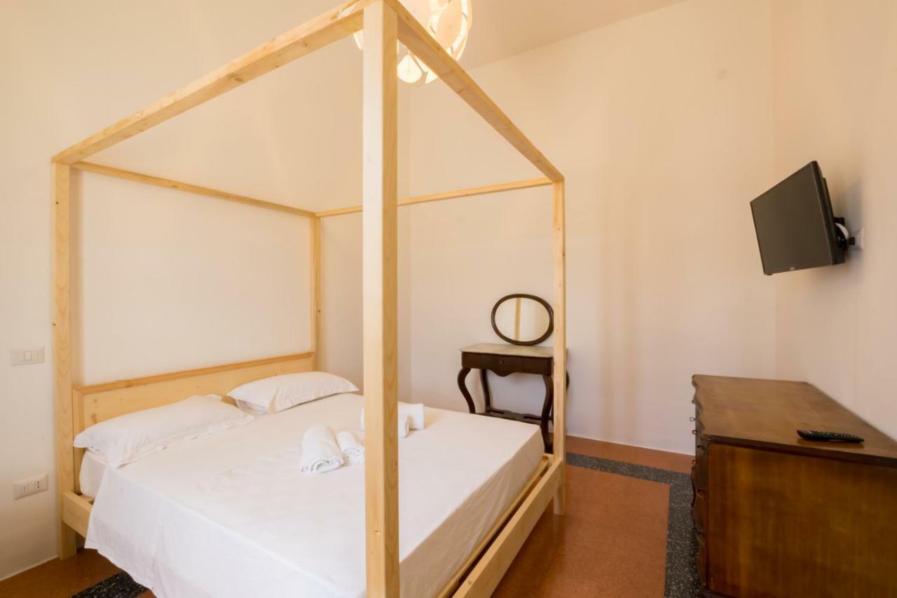 Palazzo Ashian Bed & Breakfast Acquarica del Capo Exterior photo