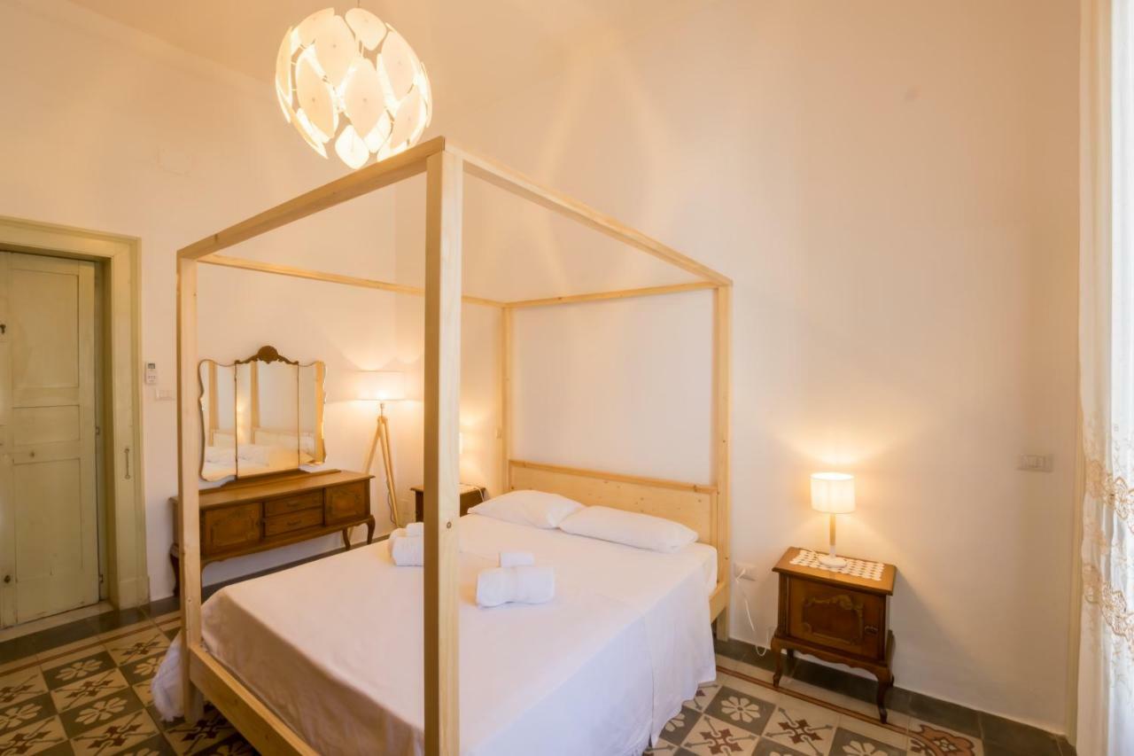 Palazzo Ashian Bed & Breakfast Acquarica del Capo Exterior photo