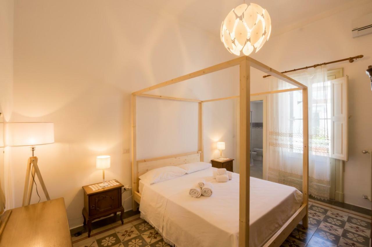 Palazzo Ashian Bed & Breakfast Acquarica del Capo Exterior photo